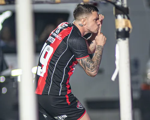 Kayzer critica "energia ruim" da internet e avalia dupla com Renê - Imagem