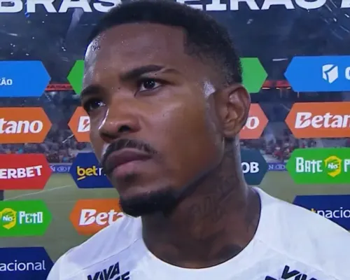 “Não foi pênalti”: Cacá detona arbitragem após derrota do Vitória - Imagem