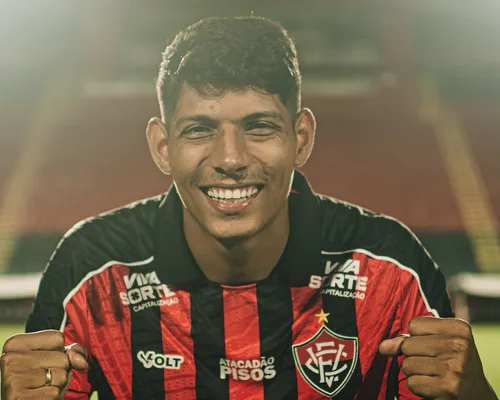 Regularizado, reforço do Vitória é relacionado para enfrentar o Grêmio - Imagem