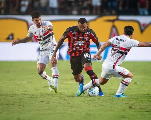 Vitória iguala feito de 24 anos após bater o São Paulo no Barradão - Imagem