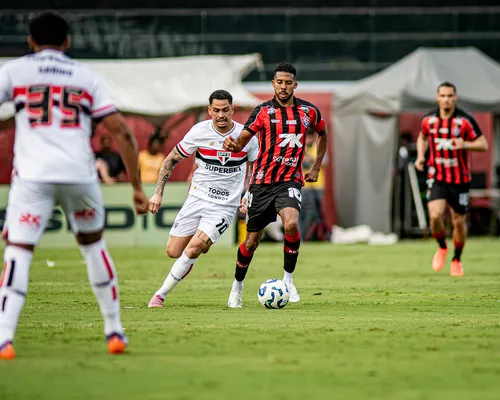 Vitória x São Paulo: Onde assistir, escalações e tudo sobre o jogo - Imagem