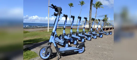 Irmãos usam patinetes elétricos para cometer roubos na orla de Salvador - Imagem