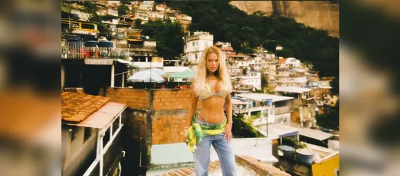 Pague R$ 200 e encare fila de 2h por vídeo de drone na laje da Rocinha - Imagem