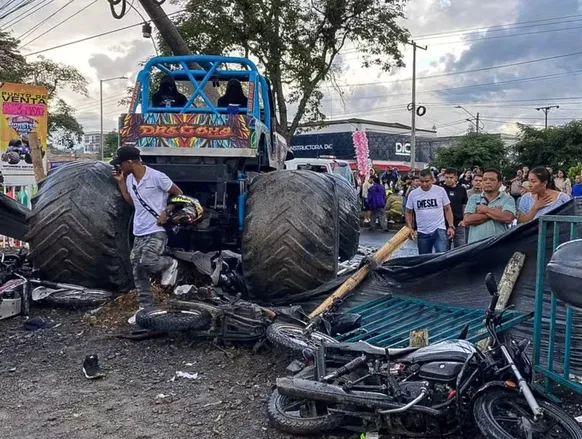 Acidente com "caminhão monstro" mata três pessoas e fere mais de 50 - Imagem