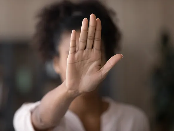 Mulheres vítimas de violência ganham app para pedir medida protetiva - Imagem