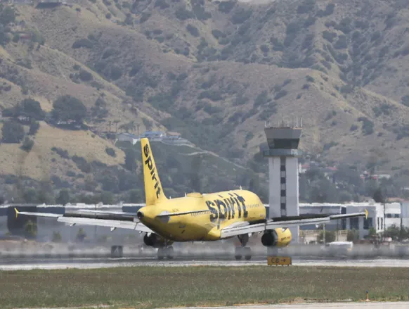 Companhia aérea cancela todos os voos após 33 anos de operação - Imagem