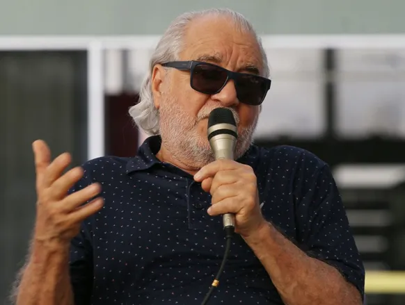 Emiliano José homenageia historiador baiano Luís Henrique Dias Tavares - Imagem