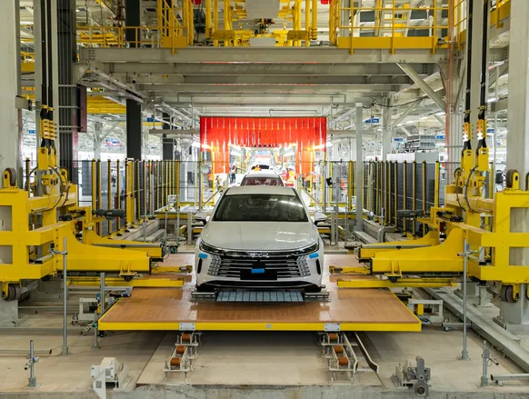 Fábrica da BYD na Bahia já tem 100 mil carros encomendados ao exterior - Imagem