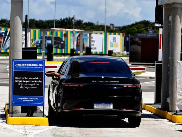 Kiss & Fly: proposta de Carlos Muniz veta cobrança para embarque e desembarque - Imagem