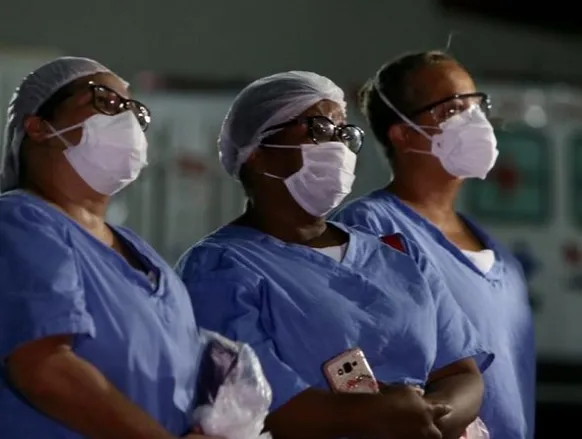 Livro reúne bastidores da pandemia em Salvador e resgata histórias da linha de frente da Covid-19 - Imagem