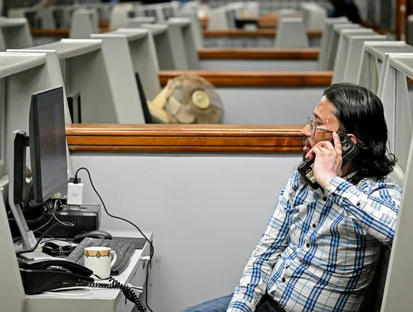 Lucro suspeito: investidores faturam bilhões minutos antes de anúncio de Trump - Imagem