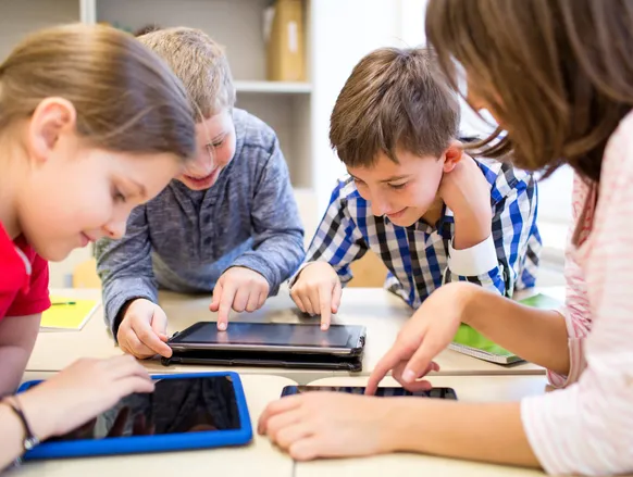 Minecraft x Roblox: escolas e famílias usam jogos eletrônicos como aliados da educação - Imagem