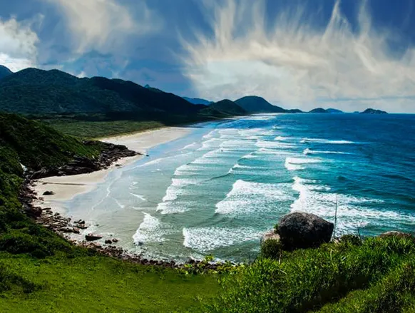 Paraíso escondido no Brasil permite nado com botos raros - Imagem