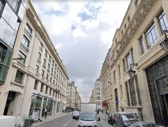 Polícia impede atentado com bomba em frente a banco em Paris - Imagem