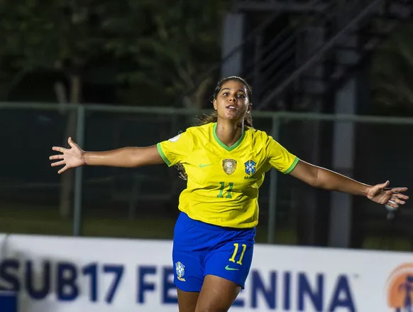 Promessa brasileira de 16 anos assina com maior campeão da Champions - Imagem