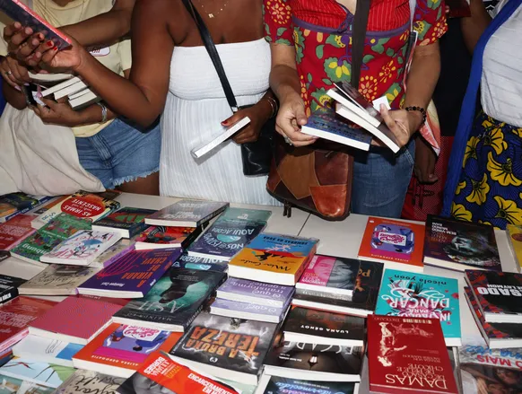 Quer livros grátis? Evento troca doações por leitura em Salvador - Imagem