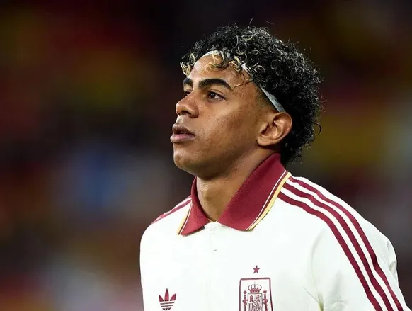 Torcida espanhola comete islamofobia e é repreendida por Yamal - Imagem