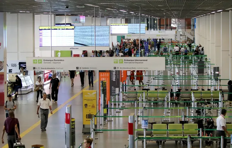 Adeus multa? Nova lei pode mudar regras para remarcação de passagens