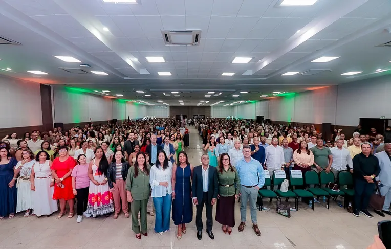 Simões Filho lança Projeto Educa+ e confirma reajuste de 5,4% para professores