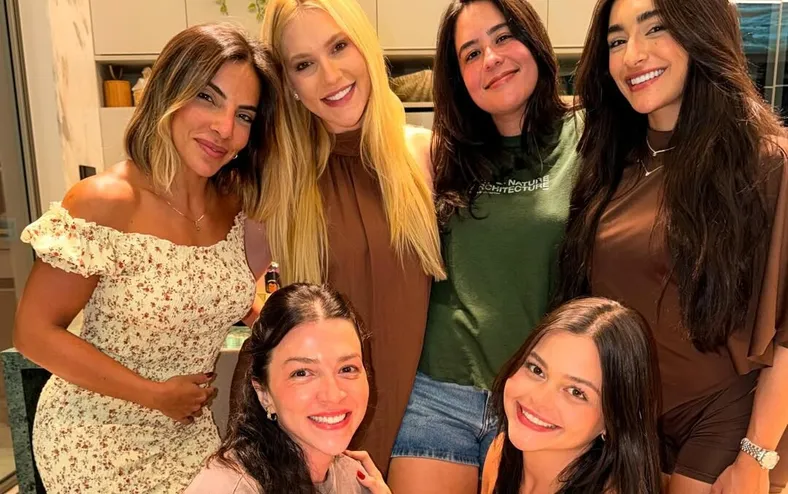 "+34": veja o significado de tatuagem que Virgínia fez com as amigas - Imagem