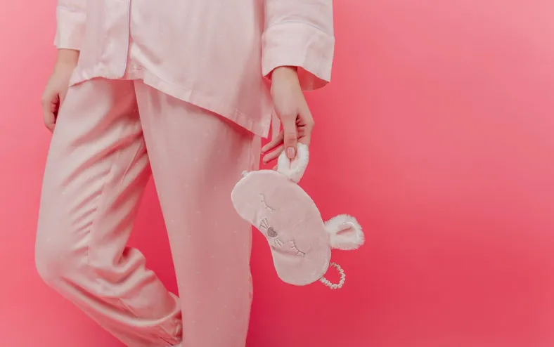 Aeroporto incita proibição de pessoas de pijamas durante voos - Imagem