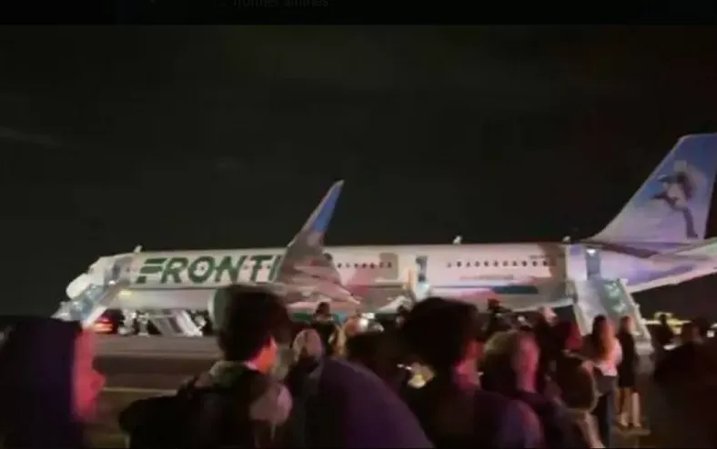 Avião atropela pedestre durante decolagem e voo é cancelado - Imagem