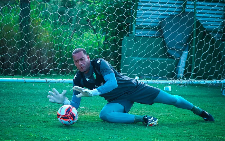 Bahia acerta contratação de goleiro da Série A após lesão de Ronaldo - Imagem