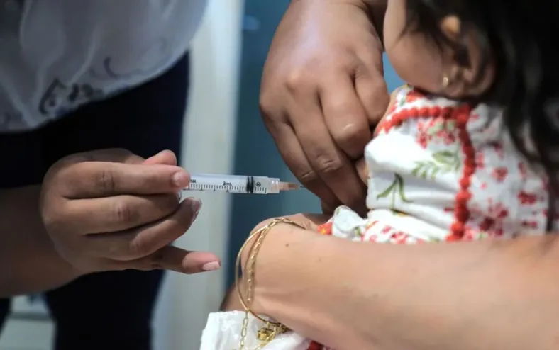 Bahia inicia megaoperação de vacinação contra gripe; saiba grupos prioritários - Imagem