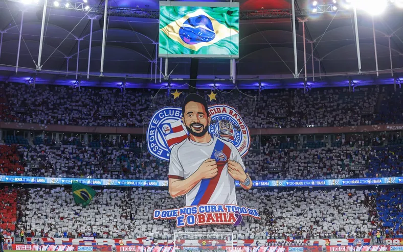 Bamor faz bandeirão homenageando Everton Ribeiro após câncer - Imagem