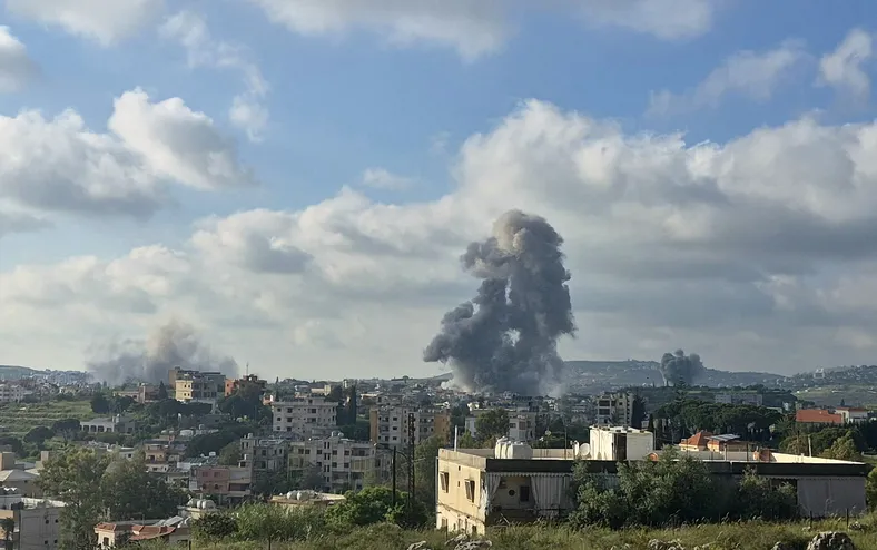 Bombardeios israelenses deixam 12 mortos no sul do Líbano - Imagem