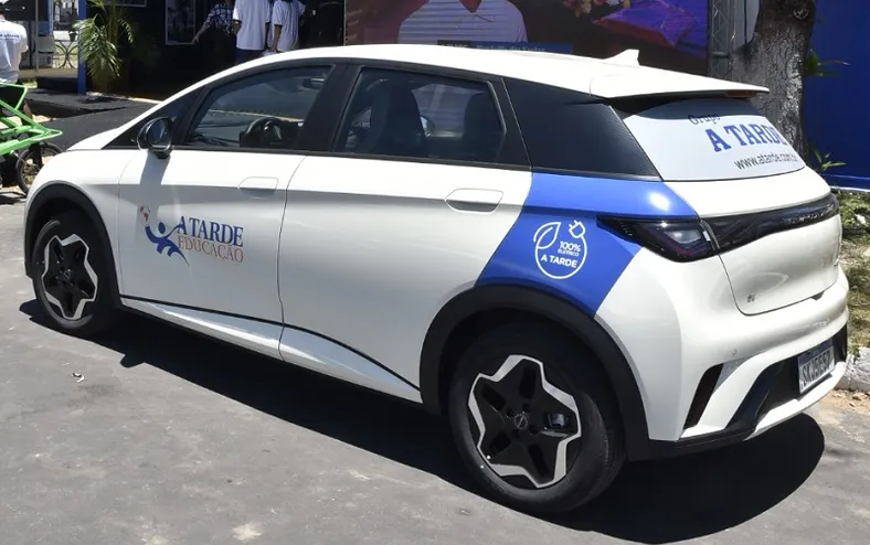 BYD traz ao Brasil carregador capaz de recarregar carros em 9 minutos - Imagem