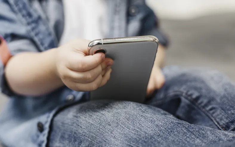 Celular: ferramenta de estudo ou risco para crianças e adolescentes? - Imagem