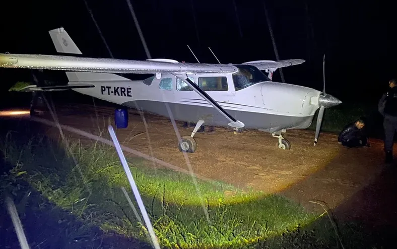 Chuva força pouso de avião com carga de cocaína avaliada em R$ 26 milhões - Imagem