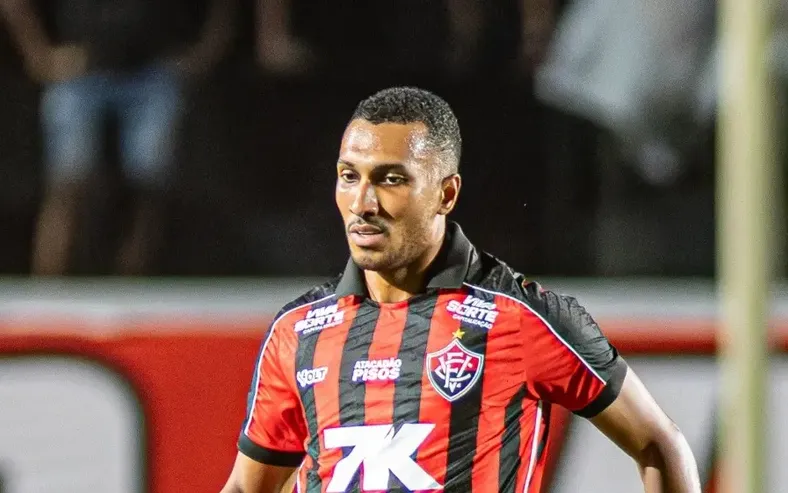 Com problema cardíaco, ex-Vitória toma decisão importante na carreira - Imagem
