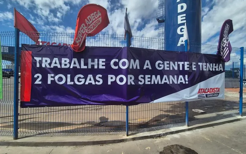 “Duas folgas” como vantagem? Anúncio de emprego gera polêmica - Imagem