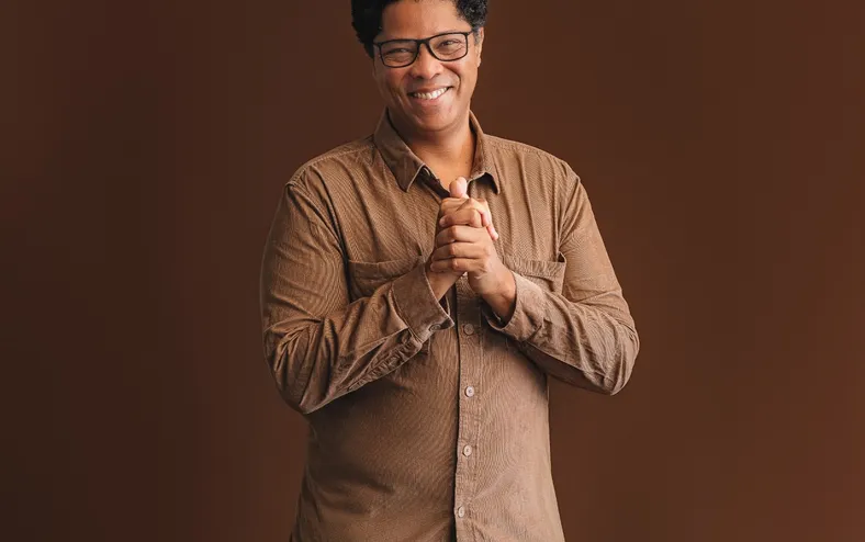 Elísio Lopes Jr. quer novo olhar sobre histórias negras na TV: “A gente quer se ver” - Imagem