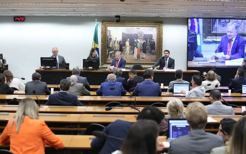 Elmar e mais: Comissão da Câmara aprova 7 candidatos para vaga no TCU - Imagem