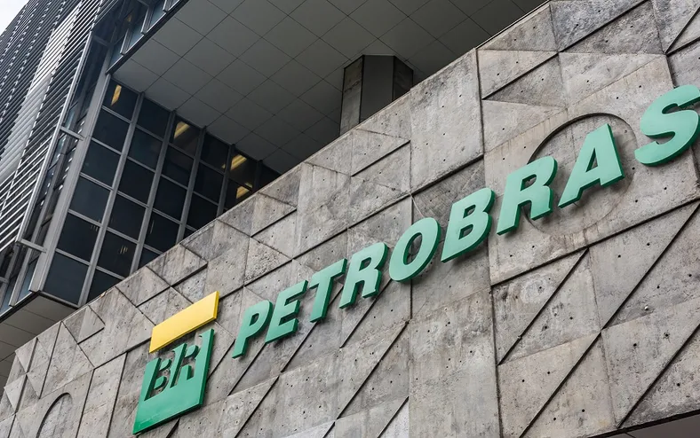 Em meio à Guerra do Irã, Petrobras registra queda de 7% nos lucros - Imagem