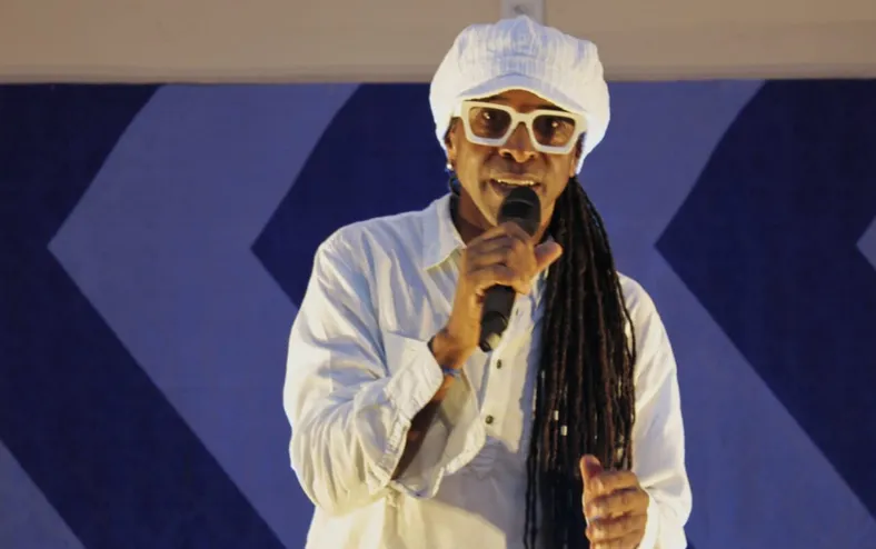 Espetáculo leva poesia de Ednaldo Muniz ao palco em Salvador - Imagem