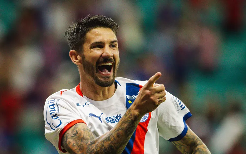 Everaldo se revolta com o VAR e diz que árbitro "brigou com a imagem" - Imagem