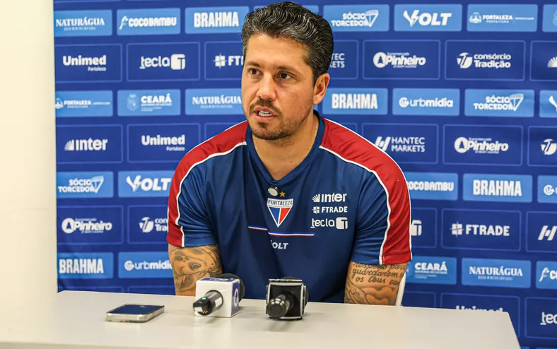 Ex-treinador do Vitória estreia na série B com goleada inesperada - Imagem