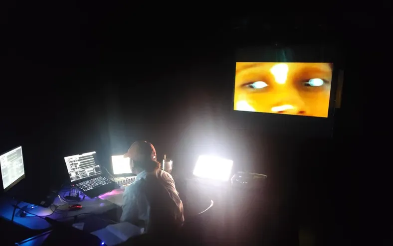 Exposição imersiva mistura arte, política e memória em Salvador - Imagem