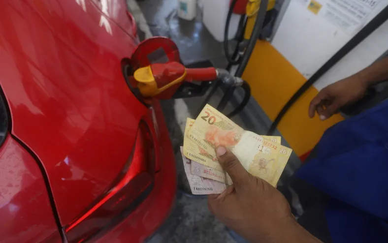 Falta de produto, impacto da guerra e novo aumento: entenda preço dos combustíveis na Bahia - Imagem
