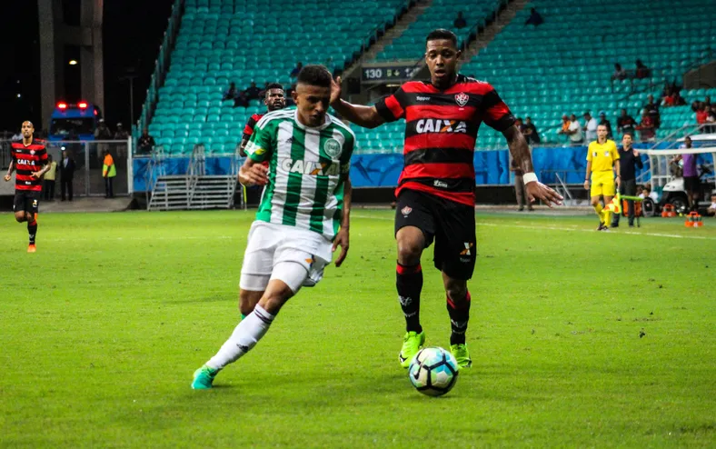 Faz tempo! Relembre últimos duelos entre Vitória e Coritiba na Série A - Imagem