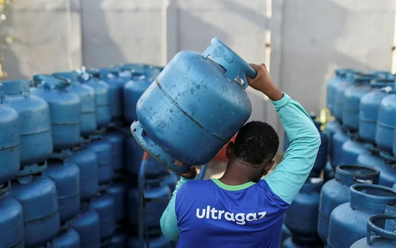 Gás mais barato? Governo reage para diminuir preço do botijão - Imagem