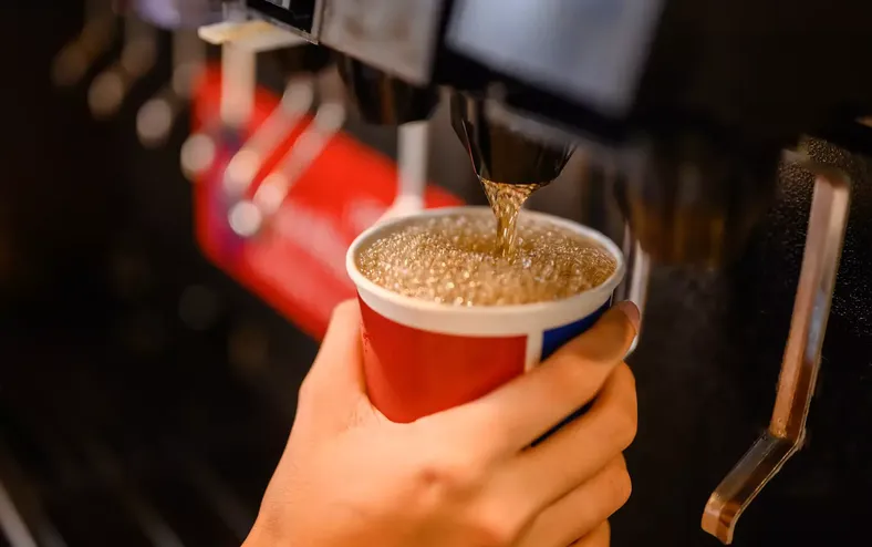 Gigante do fast food vai acabar com o refil após uso de Mounjaro - Imagem