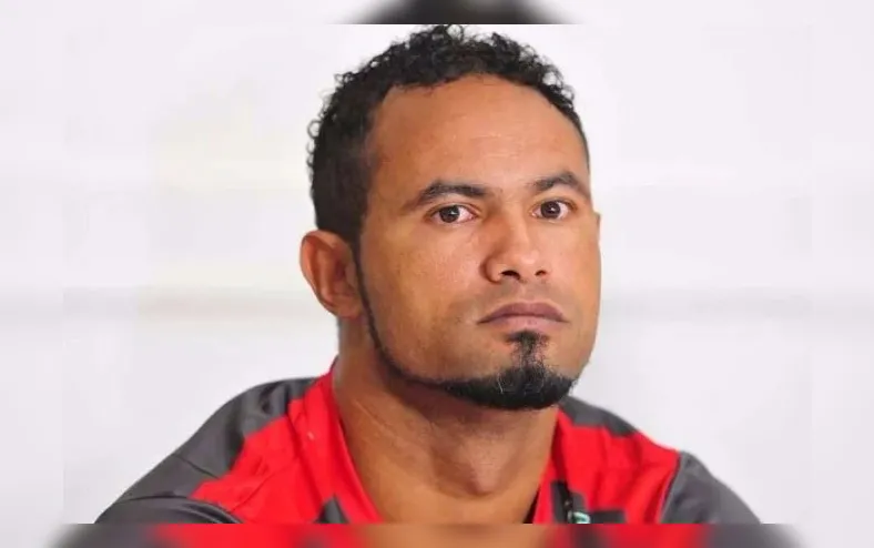 Goleiro Bruno: Disque Denúncia emite cartaz de foragido - Imagem