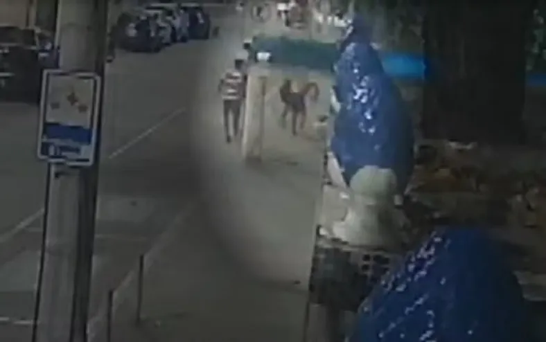 Homem em situação de rua é espancado enquanto dormia em Salvador - Imagem