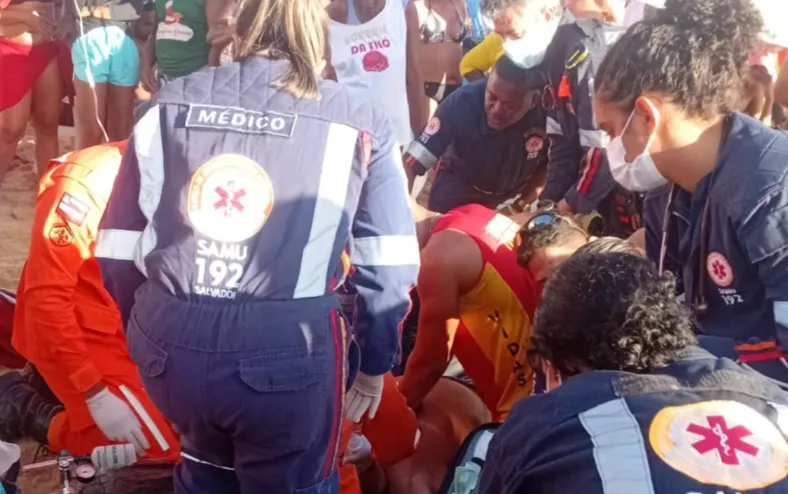 Idoso de 75 anos morre após se afogar na praia do Porto da Barra - Imagem