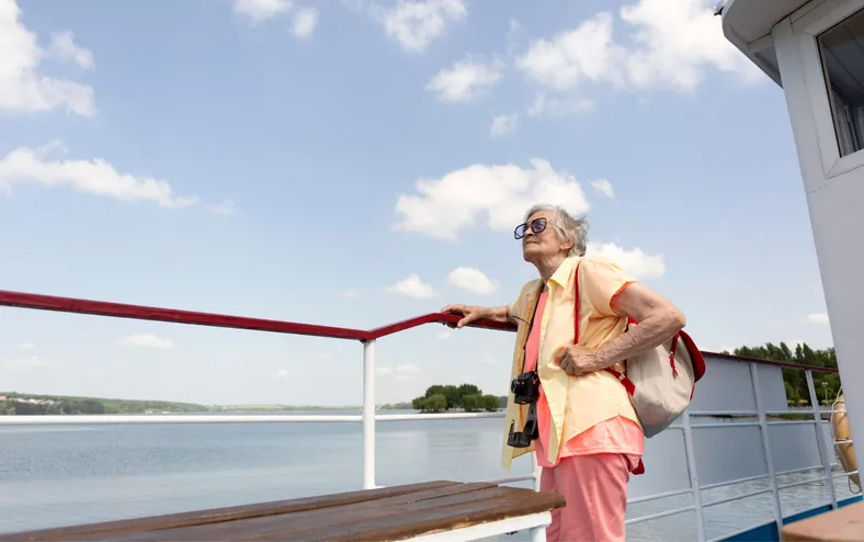 Idosos podem viajar de graça em lanchas e navios; saiba como - Imagem